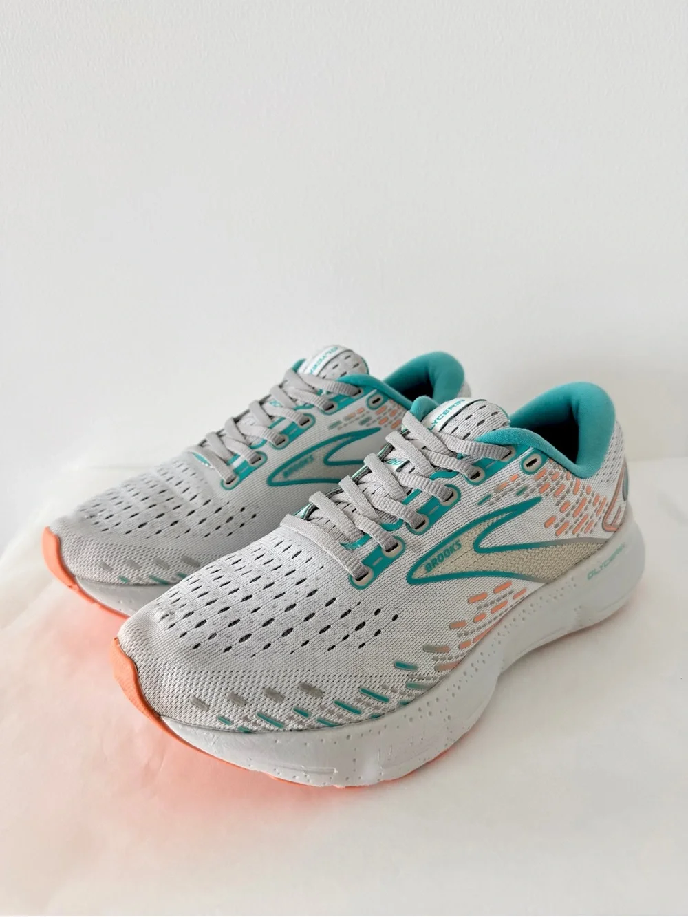Brooks Glycerin 20 in Oyster/Latigo Bay/Coral (Size: 7.5-D) Excellent Condition